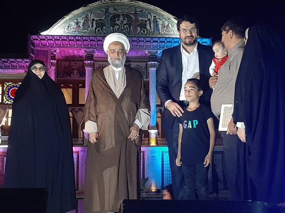 مراسم جشن ازدواج ۱۰۰۰ زوج در استان فارس برگزار شد