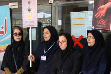 گزارش تصویری// تجمع اعتراضی کادر درمان علوم پزشکی لارستان در پی جنایات رژیم صهیونسیتی در غزه - عکاس: فاطمه سدیدی