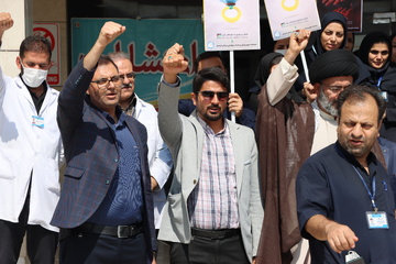 گزارش تصویری// تجمع اعتراضی کادر درمان علوم پزشکی لارستان در پی جنایات رژیم صهیونسیتی در غزه - عکاس: فاطمه سدیدی
