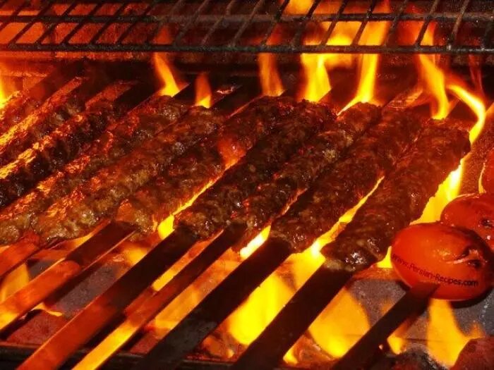 چگونه سرطان را همراه غذا می خوریم/ دود کباب هم سرطان‌زاست