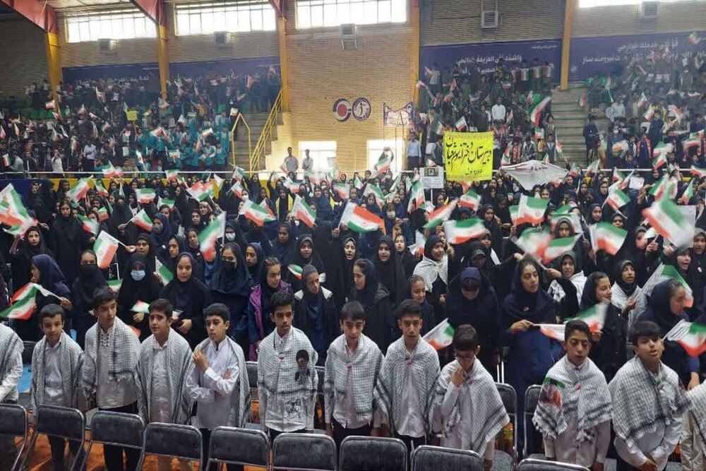 دانش آموزان سیرجانی به یاد همکلاسی شهیدشان گرد هم آمدند
