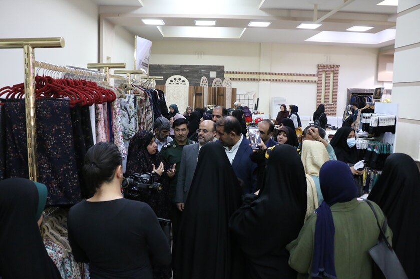 نخستین نمایشگاه مد و لباس ایرانی اسلامی در کرمان افتتاح شد