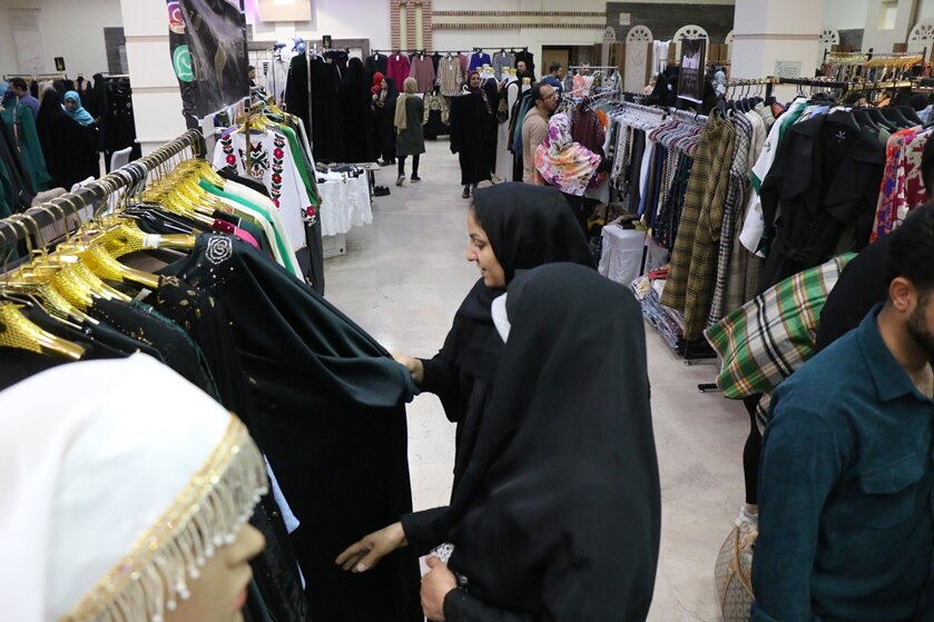 نخستین نمایشگاه مد و لباس ایرانی اسلامی در کرمان افتتاح شد