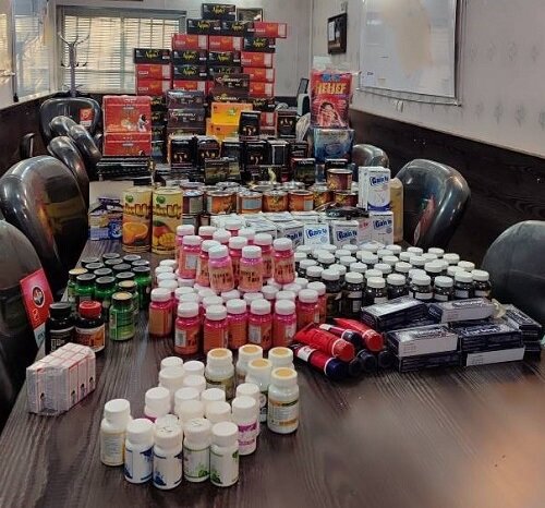 جمع آوری  داروهای غیرمجاز و قاچاق در یکی از عطاری های شهرستان کازرون