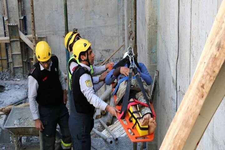 کارگری در مشهد با سقوط از ساختمان جان باخت
