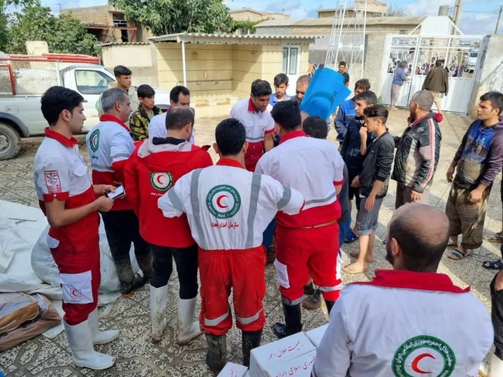 رهاسازی ۵۹۱ خودروی گرفتار در برف و سیلاب / ۱۳ هزار نفر امدادرسانی شدند/ اسکان اضطراری ۱۰۹۶ نفر 