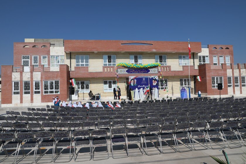 افتتاح دبستان ۱۲ کلاسه با حضور سفیران نروژ و اسپانیا در سیرجان