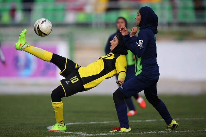 بانوان فوتبالیست کردستان به مصاف تیم پُرقدرت خاتوم بم می روند