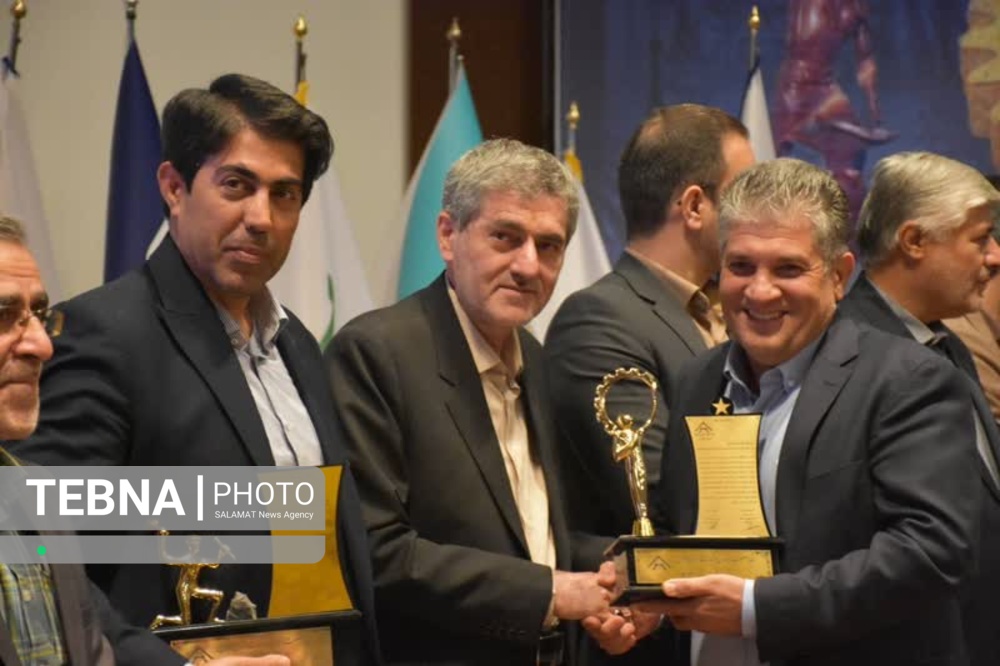 برگزاری آیین تجلیل از صنعتگران و معدن کاران نمونه استان فارس