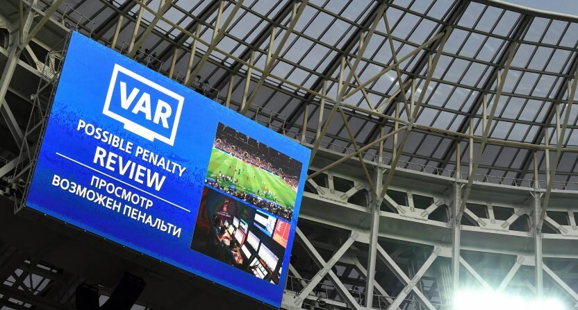 VAR در آزادی می‌ماند اما در نقش‌جهان نه