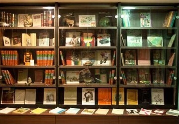 اهدا ۱۰ هزار جلد کتاب به کتابخانه‌های زندان‌های فارس
