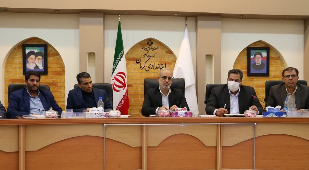 انتقاد استاندار کرمان از عدم همکاری شرکت نفت با پیمانکاران مسکن ملی