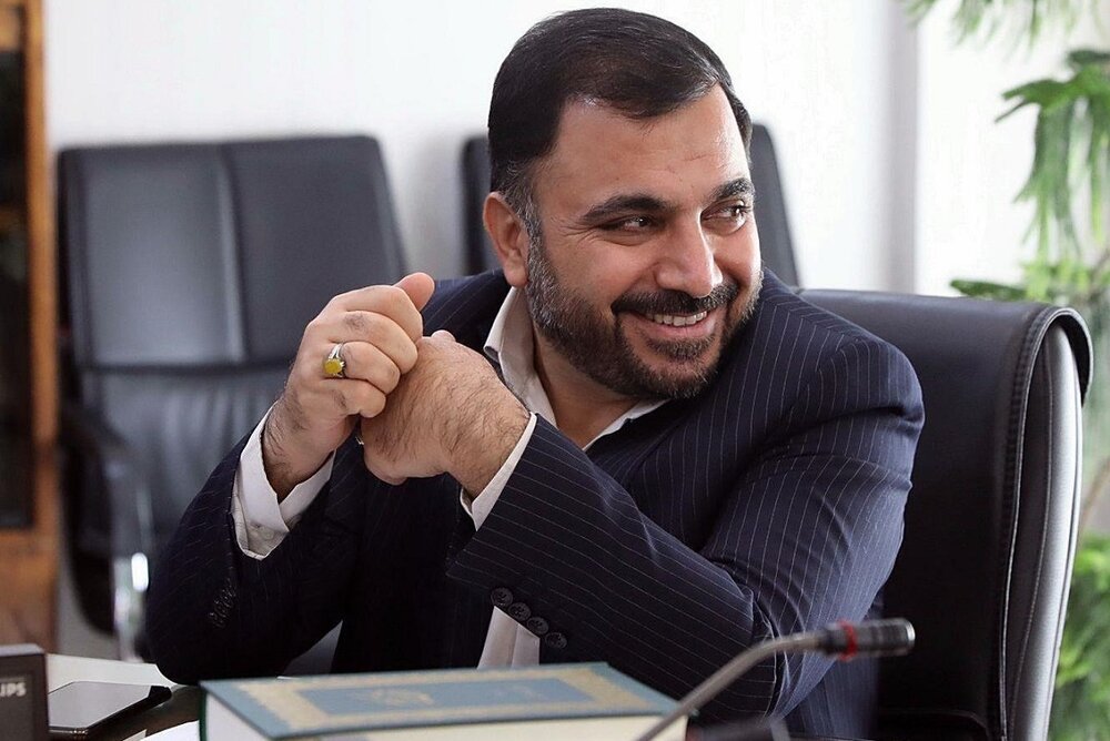 تقدیر وزیر ارتباطات از سرعت اجرای عملیات فیبر نوری در استان کرمان