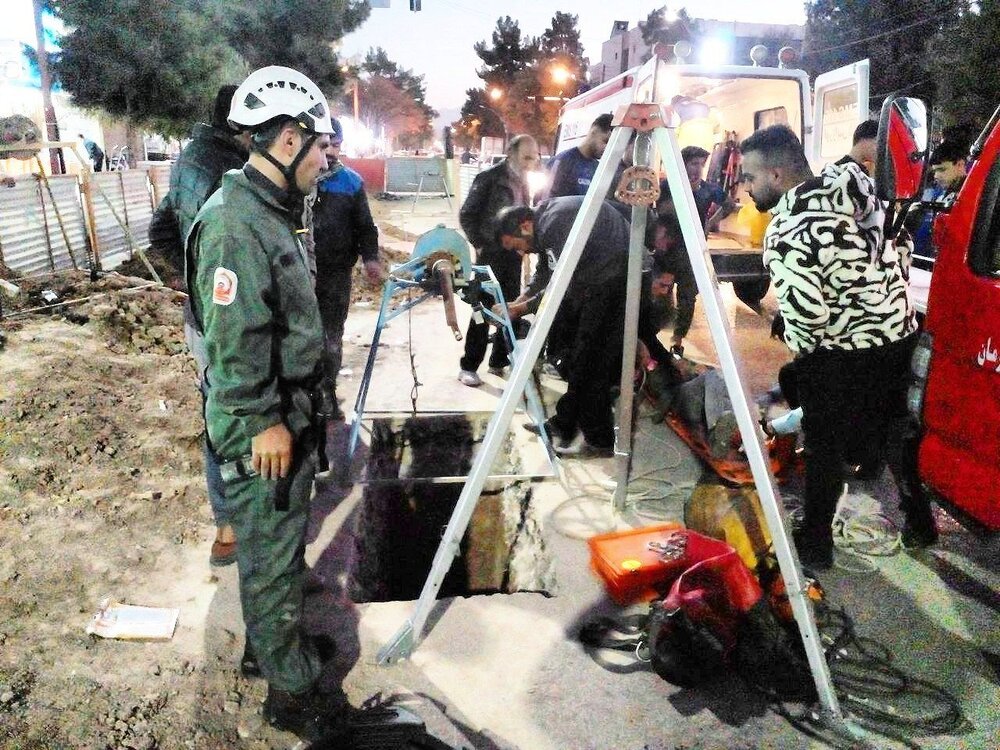 نجات بانوی حادثه‌ دیده در پروژه فاضلاب شهری کرمان