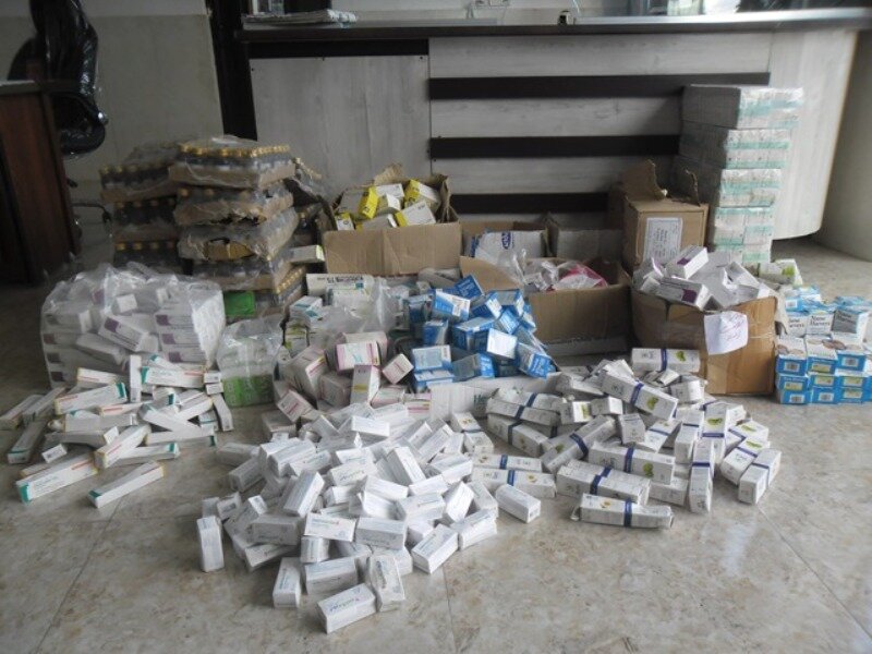 کشف و ضبط یک‌هزار و ۱۰۰ قلم دارو و مکمل خارج از شبکه