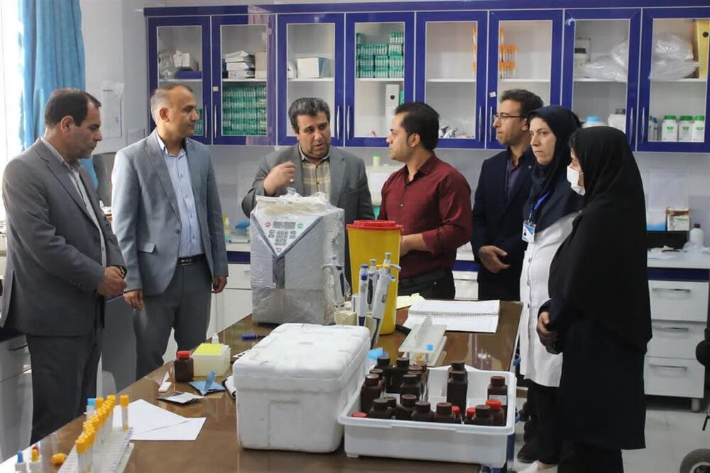 اهدای ۲ دستگاه تجهیزات آزمایشگاهی و یک دستگاه ونتیلاتور به بیمارستان فراشبند