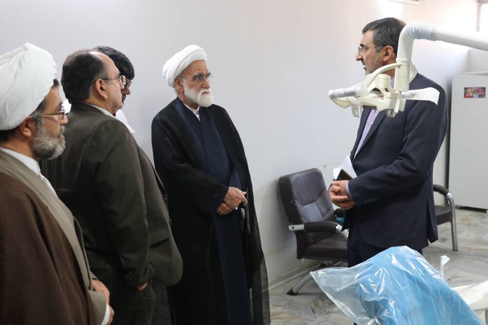 بازدید نماینده ولی فقیه در هلال احمر از مجتمع بهداشتی شهید مغفوری کرمان