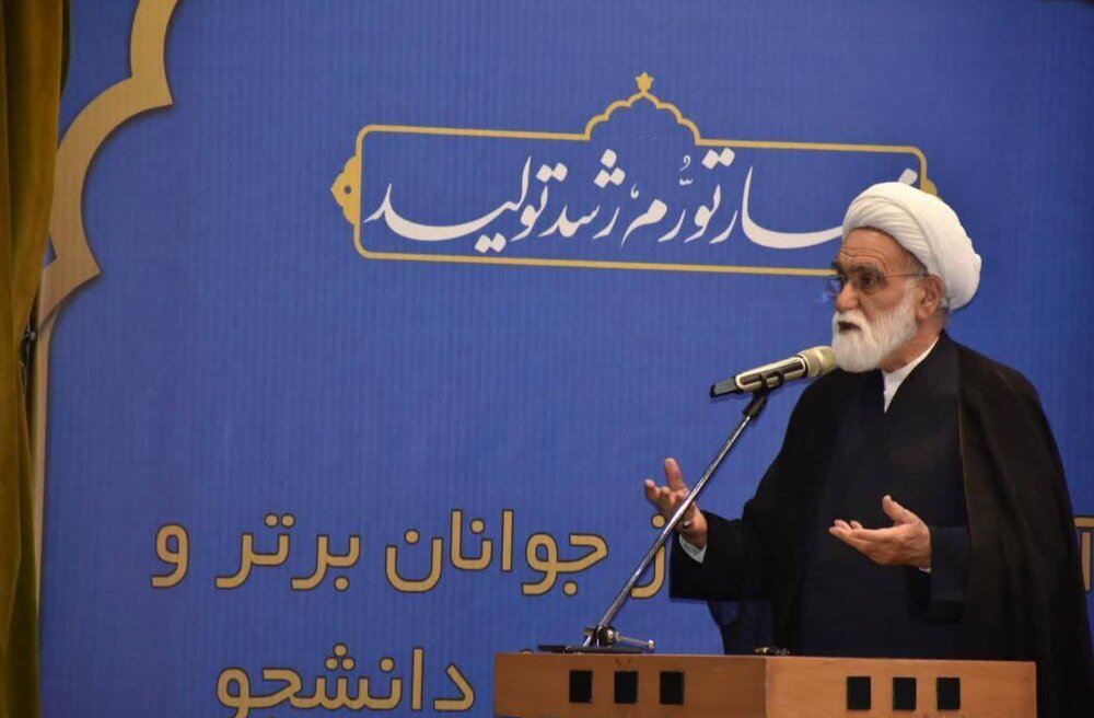 با حضور موثر در فعالیت‌ های هلال‌ احمر، امیدآفرین باشید