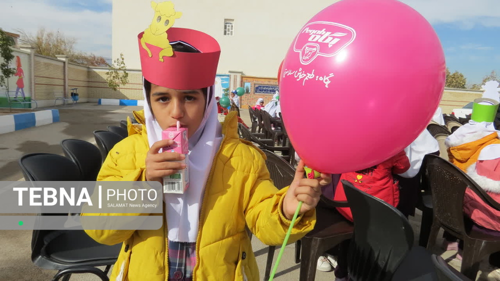 توزیع شیر رایگان در مدارس ابتدایی دولتی فارس