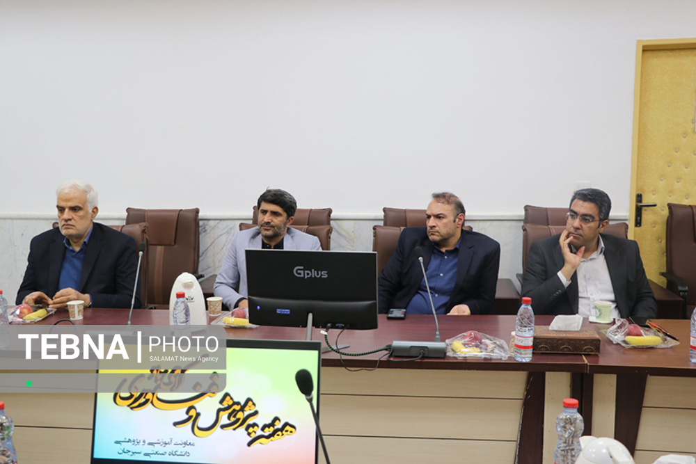 نمایشگاه دستاوردهای پژوهشی سیرجان
