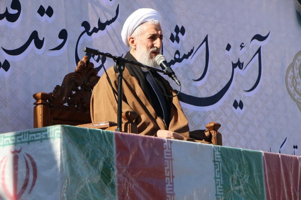 شهید سلیمانی یک امت و یک مکتب بود