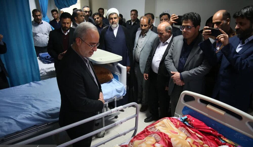 عیادت استاندار کرمان از بازیکنان تیم فوتبال بانوان خاتون بم&nbsp;