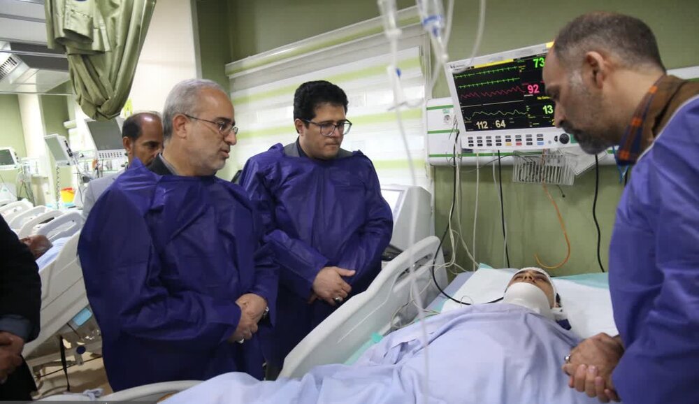 عیادت استاندار کرمان از بازیکنان تیم فوتبال بانوان خاتون بم