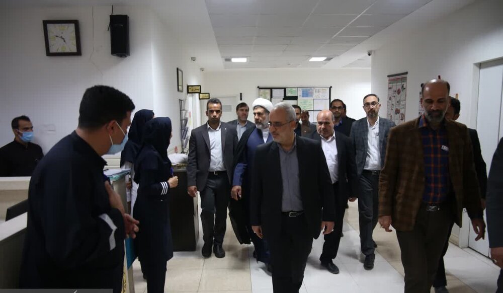 عیادت استاندار کرمان از بازیکنان تیم فوتبال بانوان خاتون بم