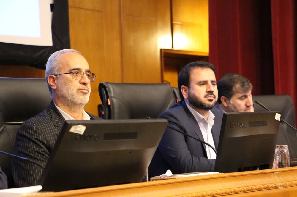 انتخابات، رقابت میان گفتمان‌ هاست نه چهره ها