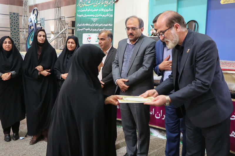 حضور مادران و همسران شهدا به عنوان الگوهای عینی و عملی در تربیت نسل‌تمدن‌ساز، ارزشمند است