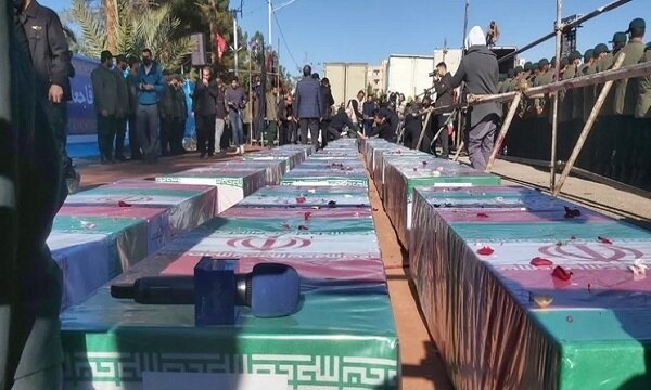دخترک کاپشن صورتی با گوشواره قلبی در خاک آرام گرفت+ تصاویر