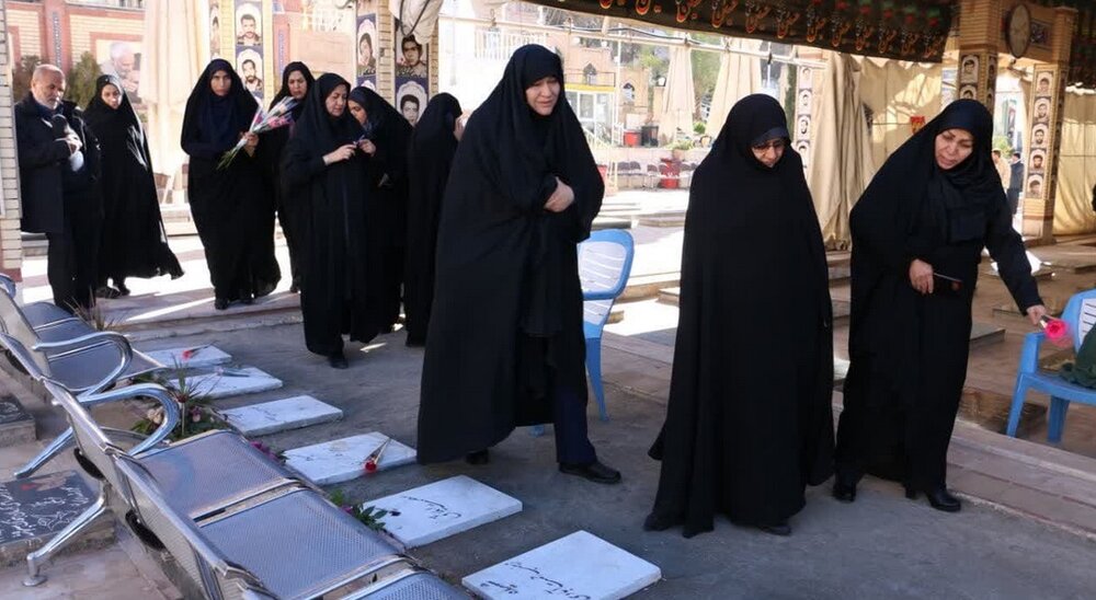 معاون امور زنان و خانواده رئیس جمهور وارد کرمان شد