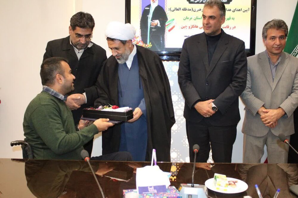 هدیه یار به مدال آوران دیار کریمان
