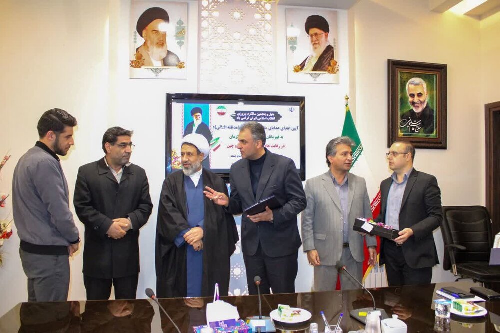 هدیه یار به مدال آوران دیار کریمان