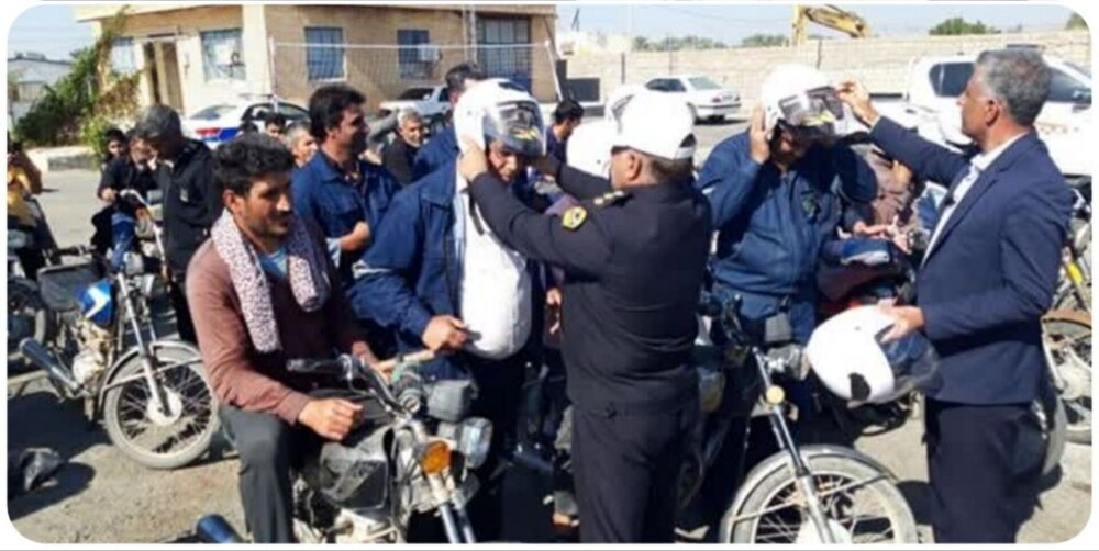 اهدای ۲۰۰ عدد اقلام ایمنی رایگان بین راکبان موتور سیکلت در عنبرآباد