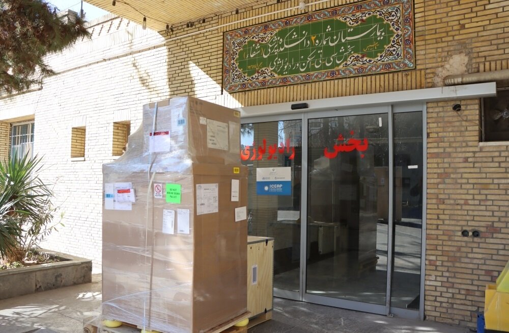 اهدای ۷ دستگاه پزشکی و آزمایشگاهی به دانشگاه علوم پزشکی کرمان