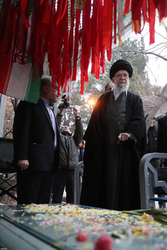 حضور رهبر انقلاب در مرقد مطهر امام خمینی(ره) و گلزار شهیدان