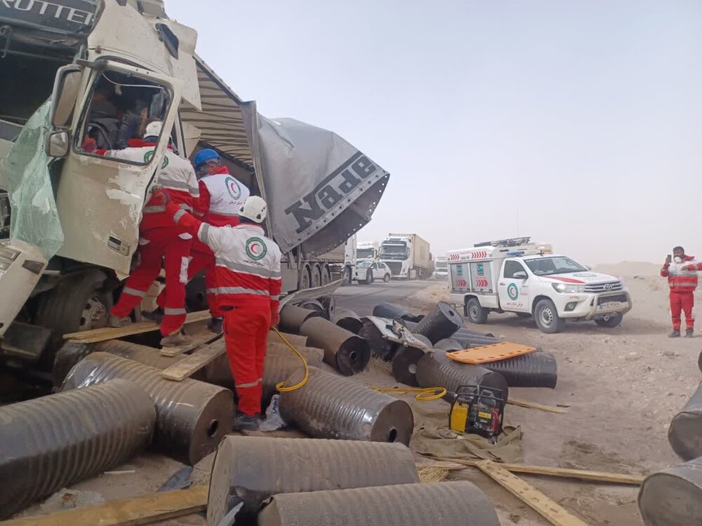 تصادف زنجیره ای در محور انار با ۴ مصدوم و یک کشته