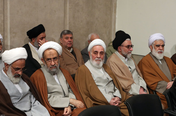 دیدار مسئولان نظام وسفرای کشورهای اسلامی با رهبر انقلاب