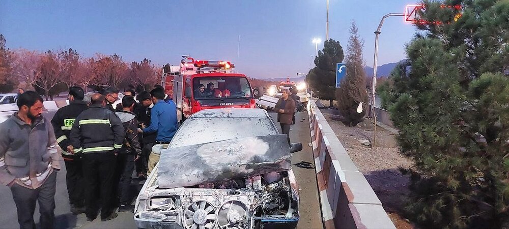نجات بانوی باردار از تصادف خودرو در کرمان