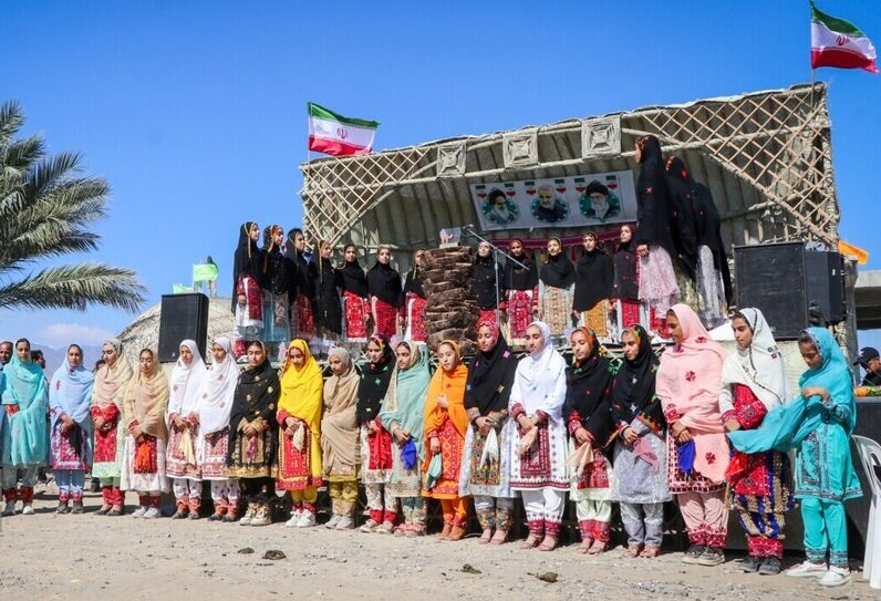 اولین جشنواره ملی شتر در قلعه گنج برگزار شد