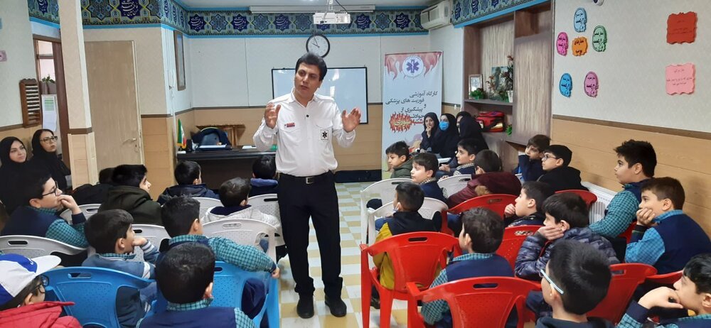 بیش از ۳۰۰۰ دانش آموز تهرانی با خطرات چهارشنبه سوری آشنا شدند