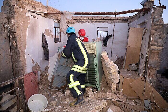 تلاش برای یافتن مفقودین ساختمان فروریخته در کرمان ادامه دارد