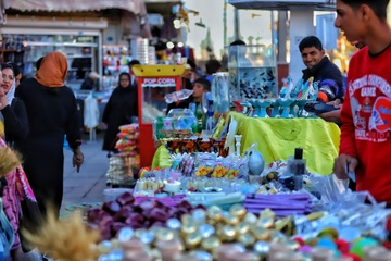 حال و هوای بازار سیرجان در شب عید