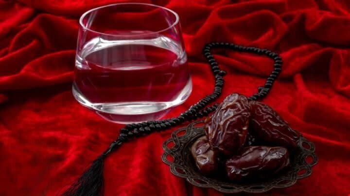 راهکارهای رفع تشنگی در ماه رمضان/ چرا نوشیدن آب زیاد در سحر اشتباه است؟