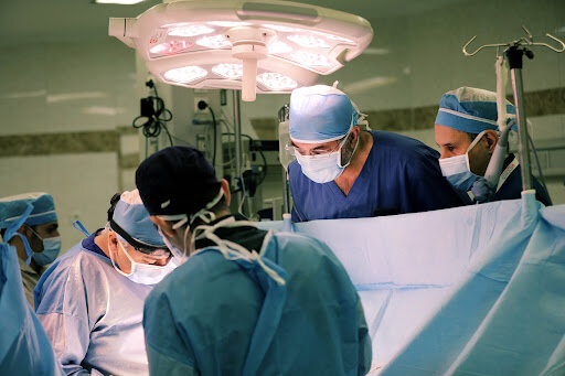 عمل جراحی ترمیم دنده‌های شکسته برای اولین بار در زنجان انجام شد