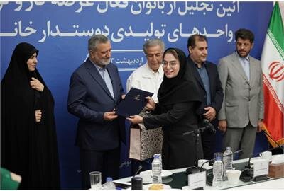 تقدیر از کارگران و زنان کارگر فعال در عرصه کار و تولید و واحدهای تولیدی دوستدار خانواده + اسامی