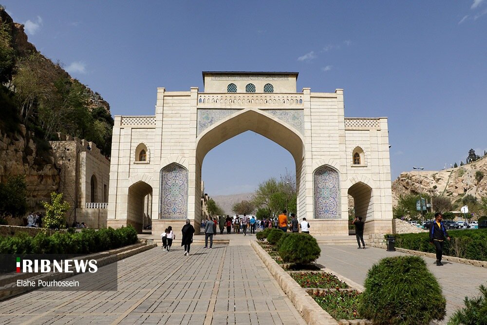 تعویض قرآن دروازه ورودی شیراز