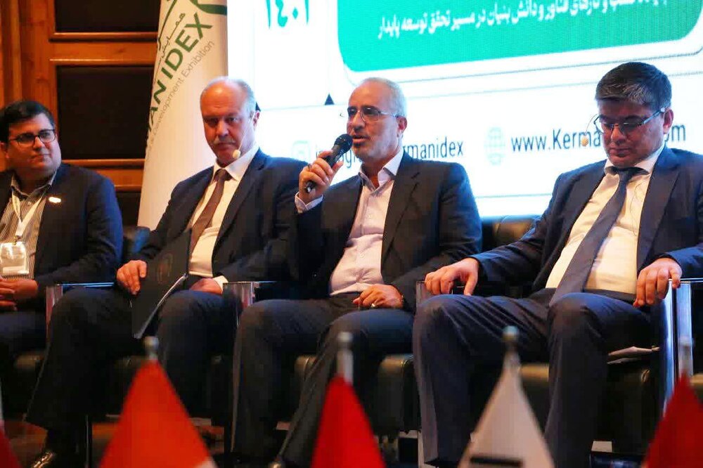 وابستگی اقتصاد به بانک‌ ها باید برداشته شود