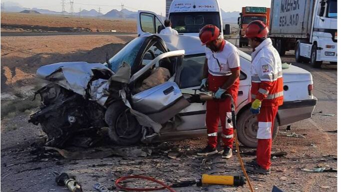 9 مصدوم در واژگونی خودرو حامل اتباع در محور سیرجان کرمان